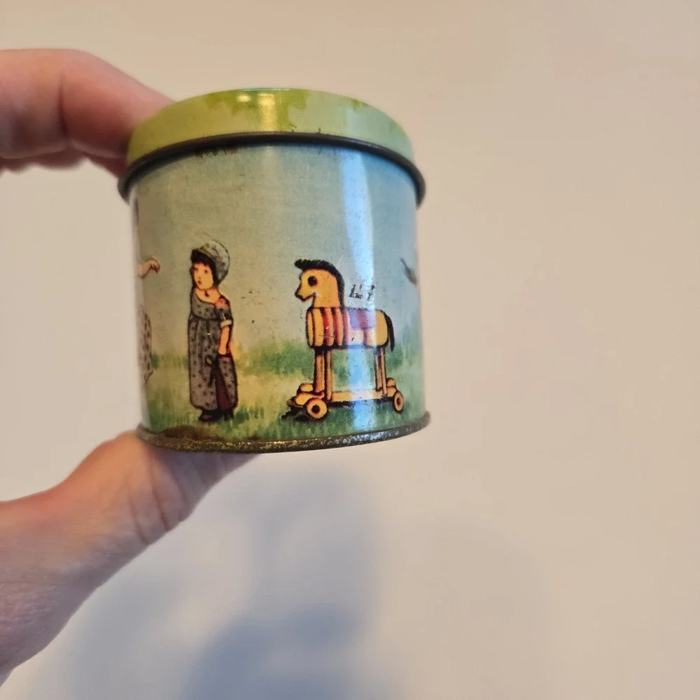 Vintage Shackman 1976 Ladies Picnic Oval Tea Tin and Lid